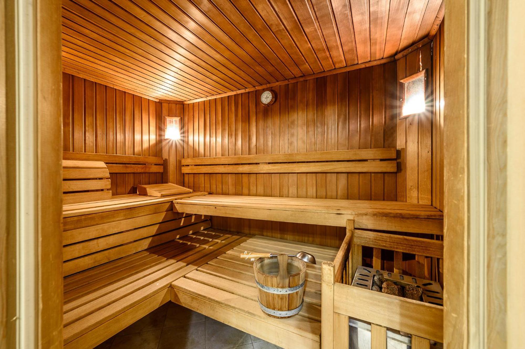 Hotel Ravelli Luxury Spa Mezzana  Ngoại thất bức ảnh