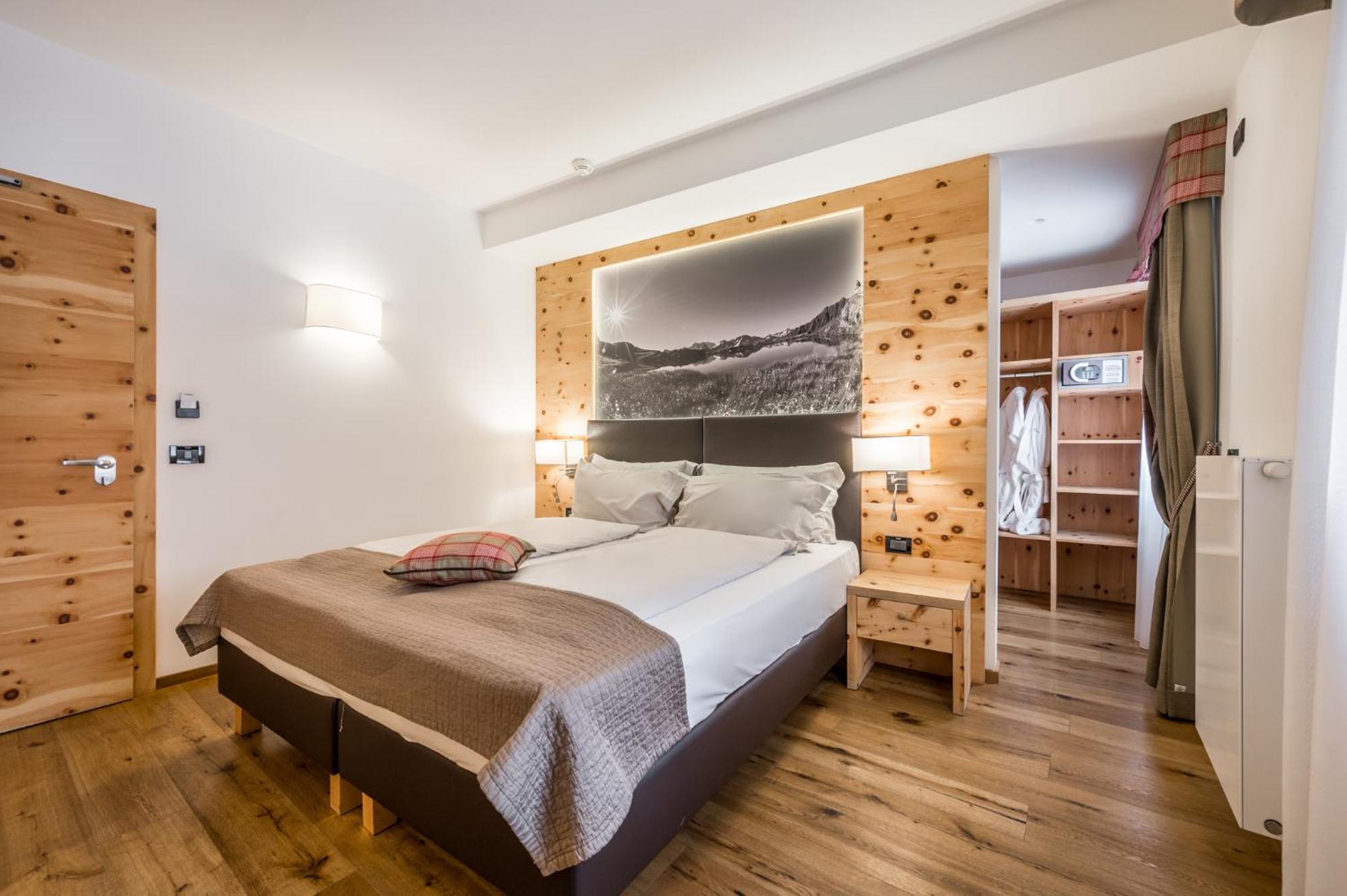 Hotel Ravelli Luxury Spa Mezzana  Ngoại thất bức ảnh