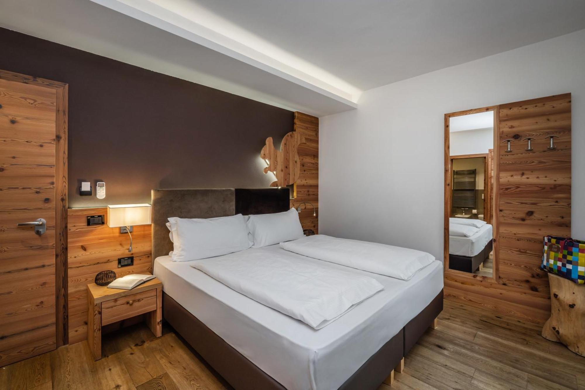Hotel Ravelli Luxury Spa Mezzana  Ngoại thất bức ảnh