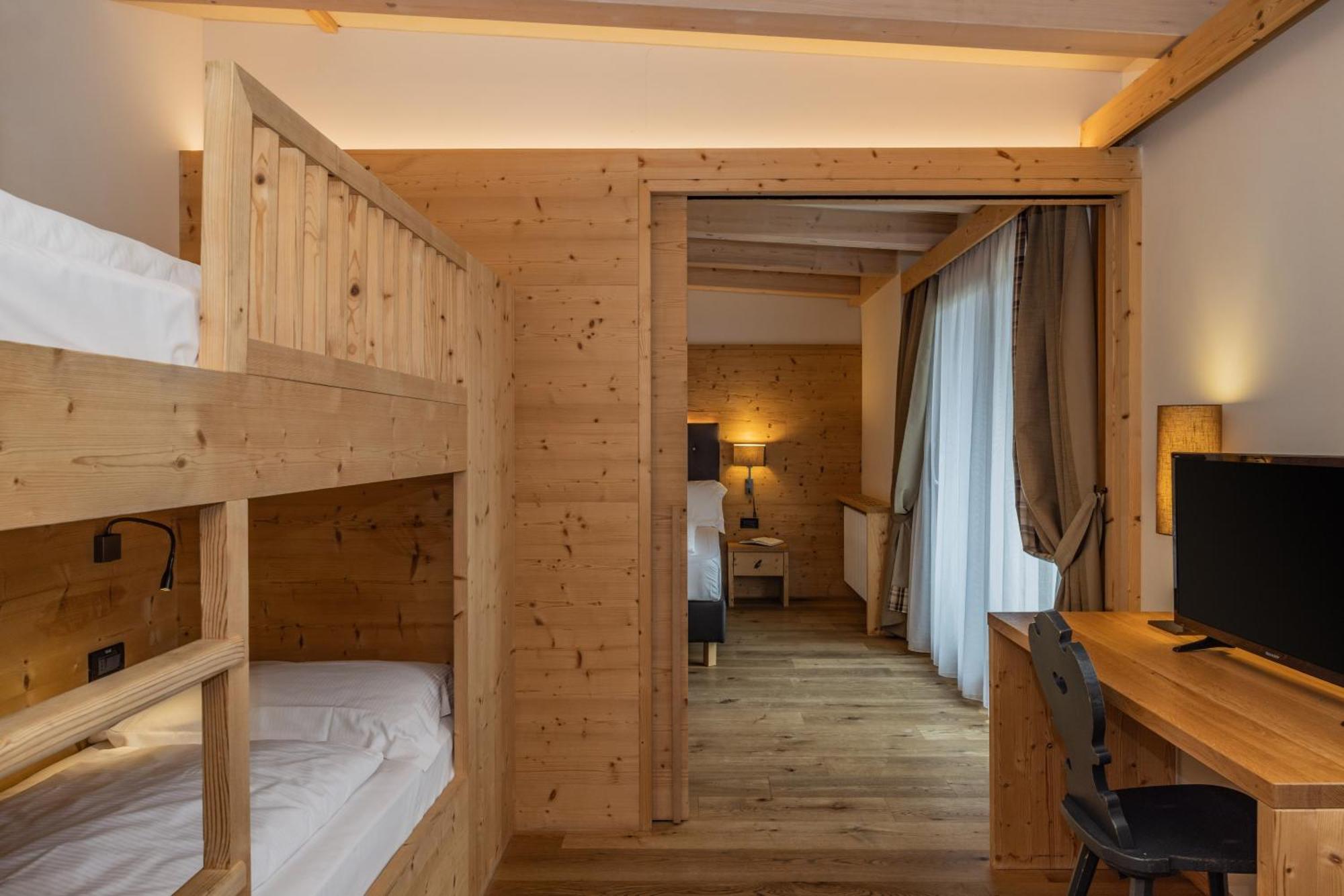 Hotel Ravelli Luxury Spa Mezzana  Ngoại thất bức ảnh