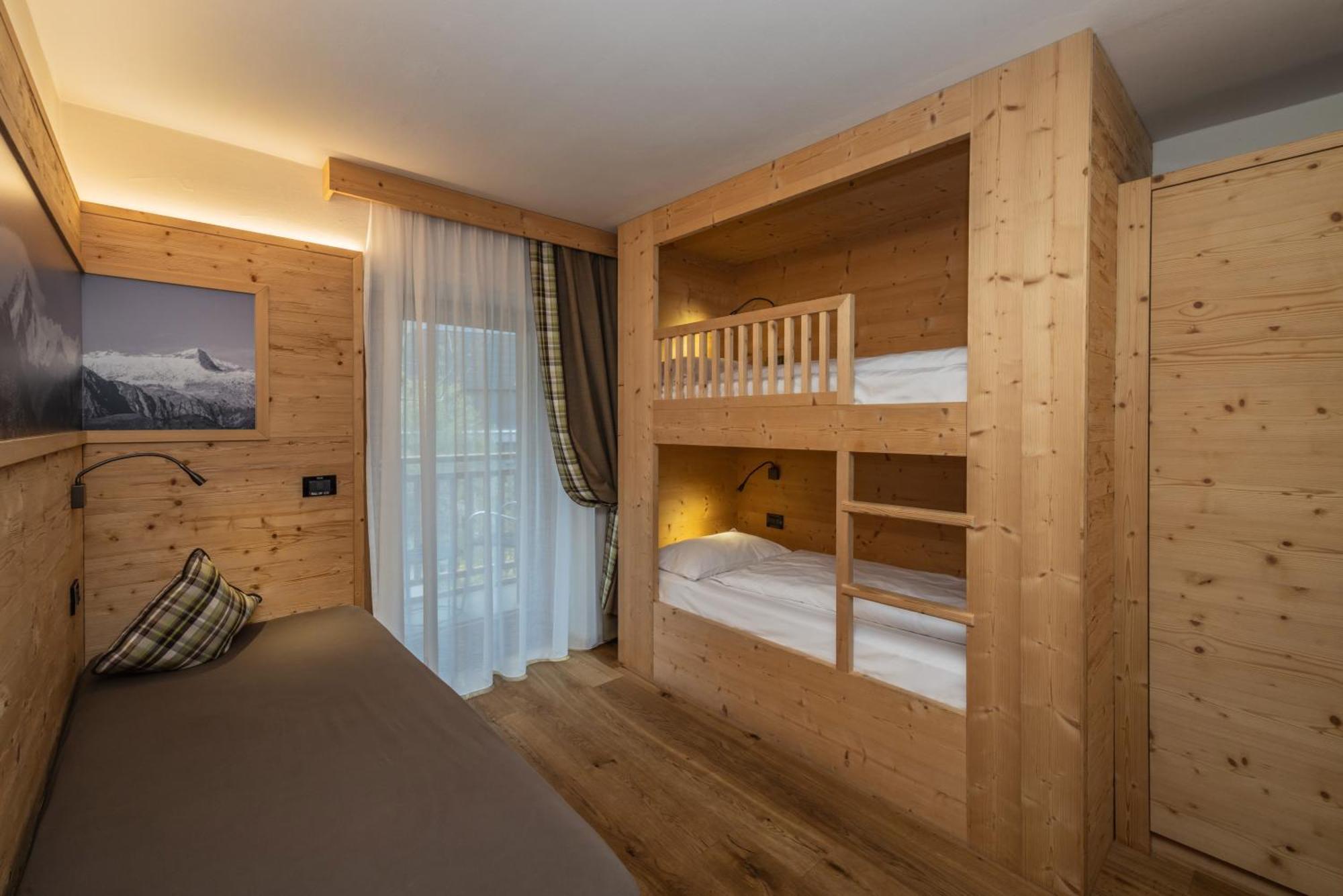 Hotel Ravelli Luxury Spa Mezzana  Ngoại thất bức ảnh