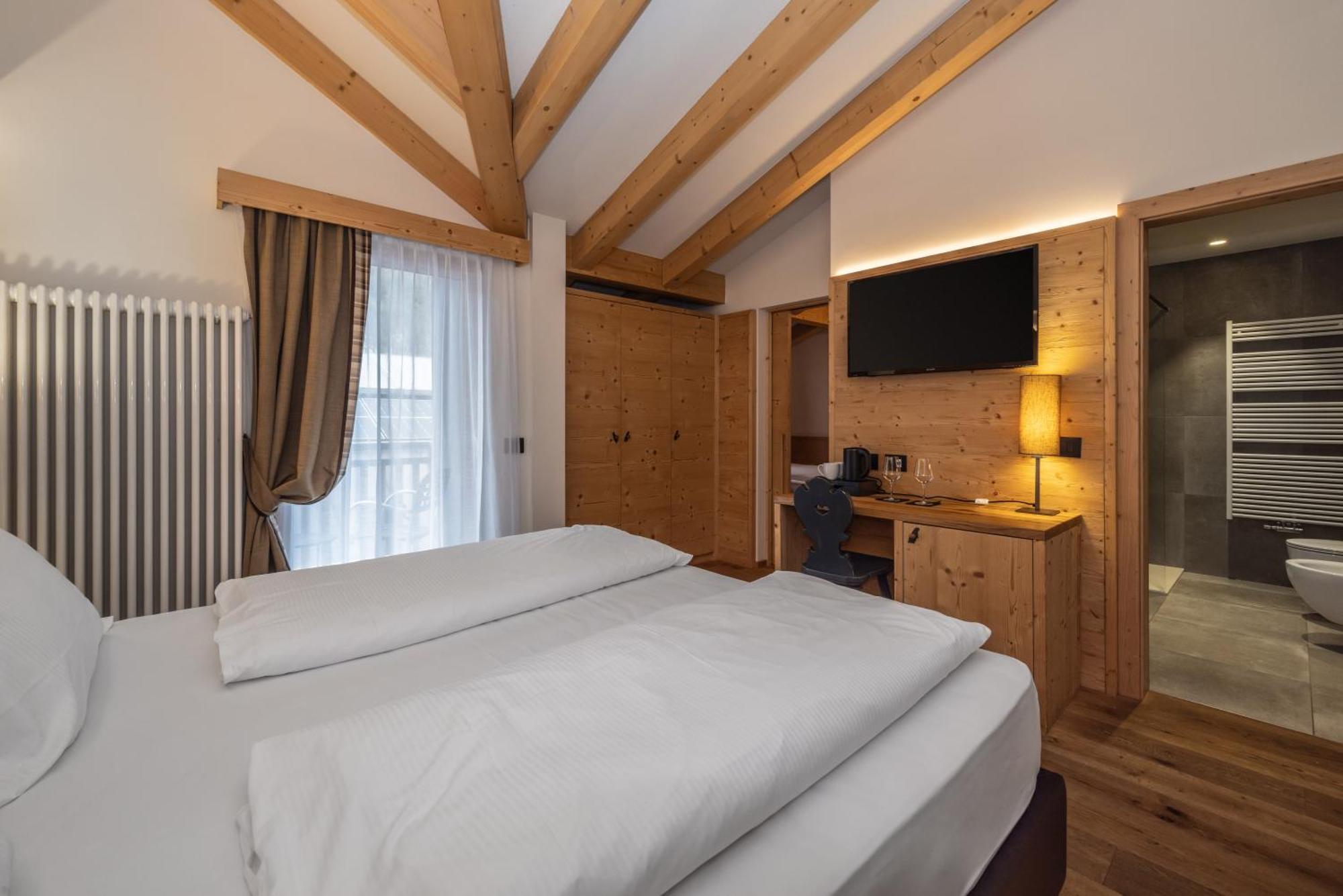 Hotel Ravelli Luxury Spa Mezzana  Ngoại thất bức ảnh