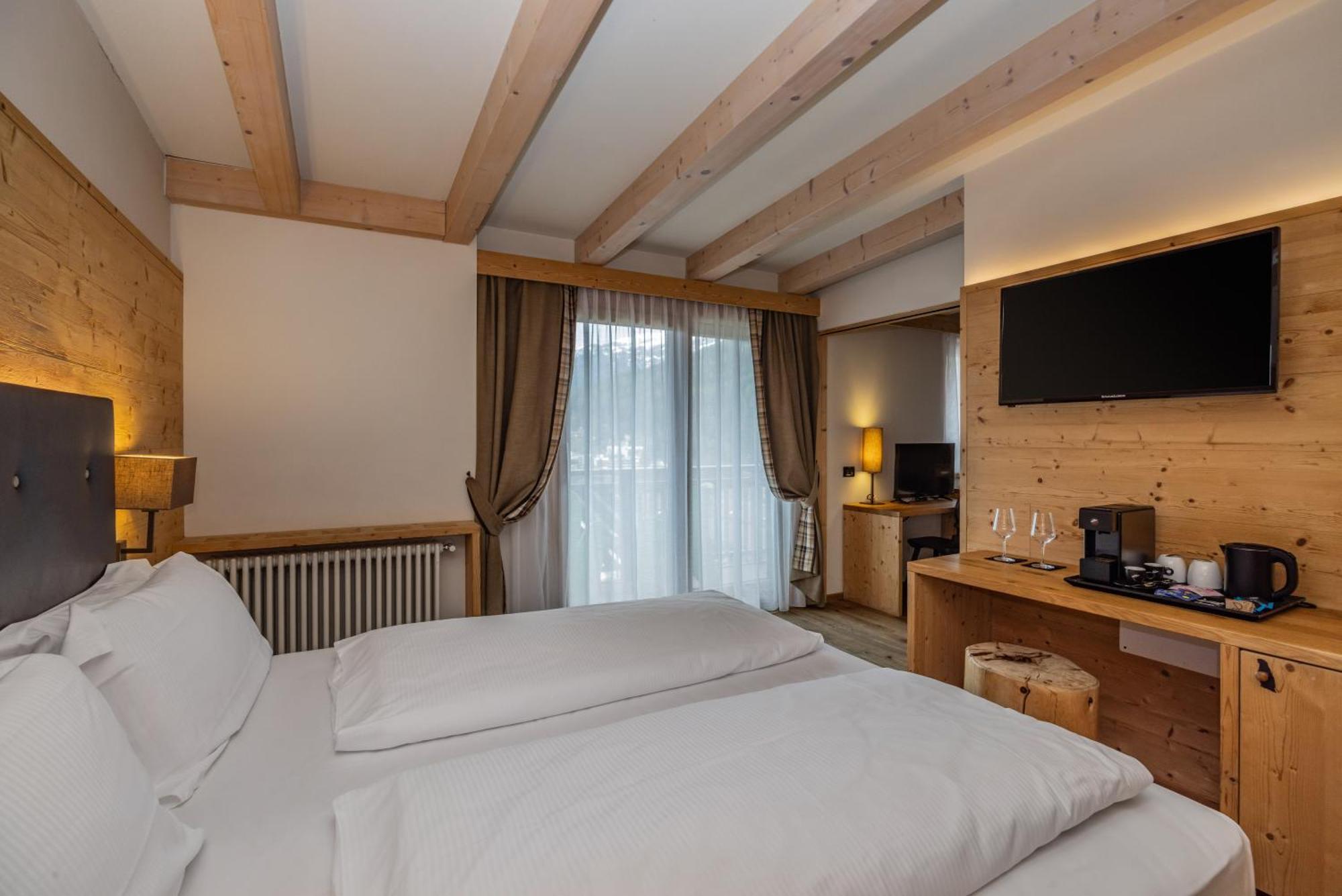 Hotel Ravelli Luxury Spa Mezzana  Ngoại thất bức ảnh