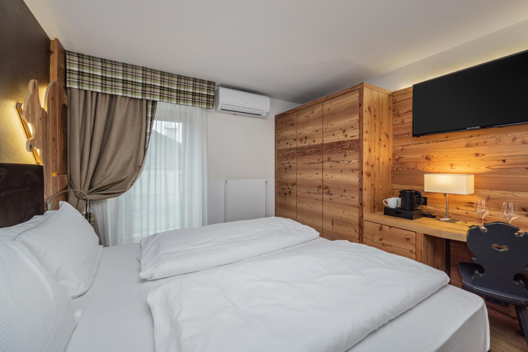 Hotel Ravelli Luxury Spa Mezzana  Ngoại thất bức ảnh