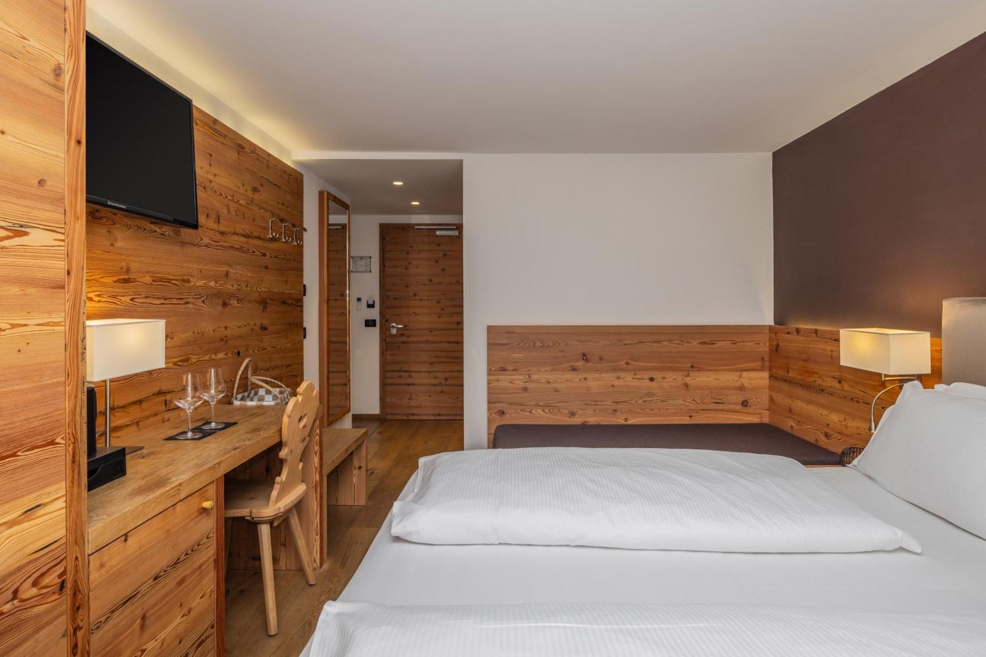 Hotel Ravelli Luxury Spa Mezzana  Ngoại thất bức ảnh