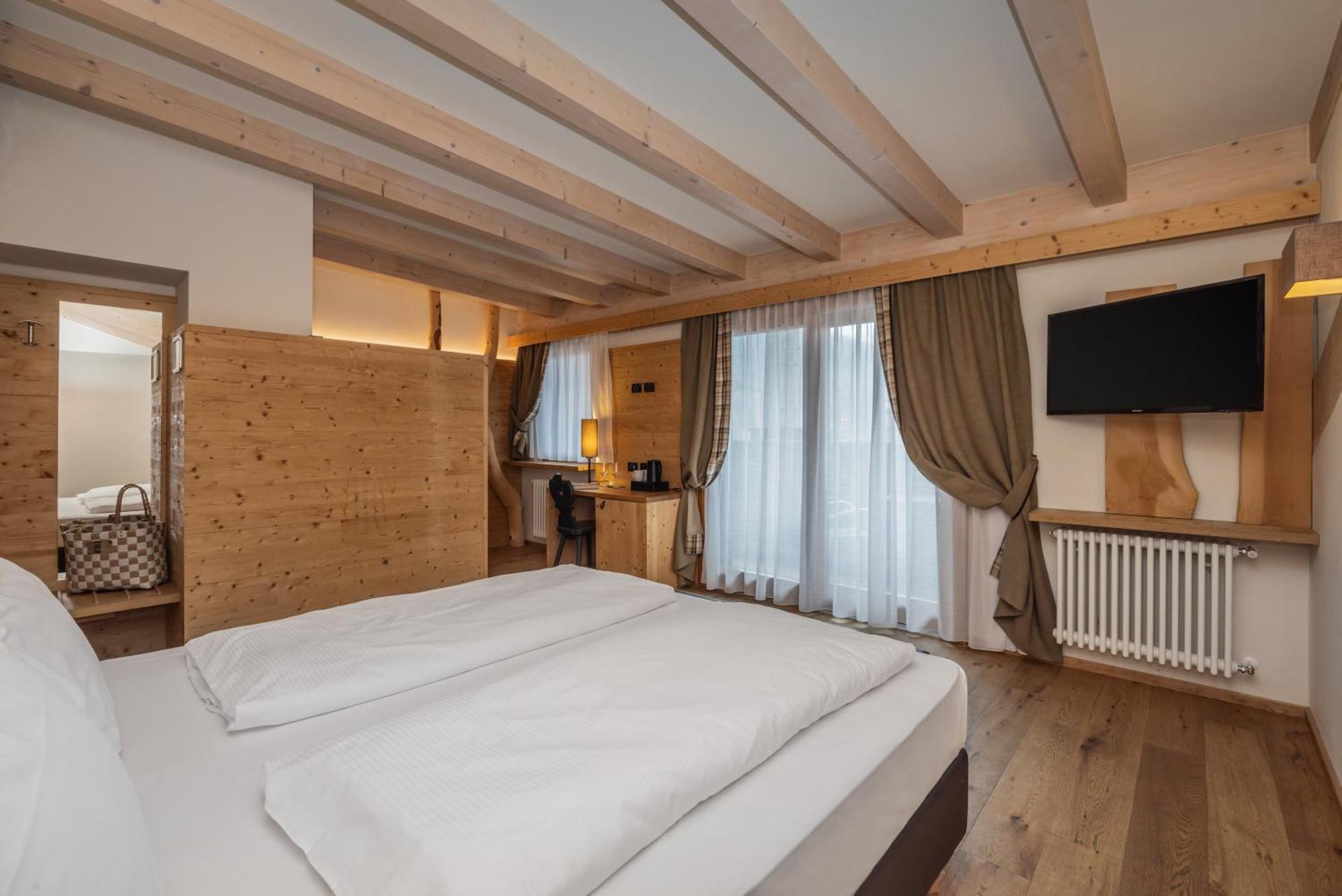 Hotel Ravelli Luxury Spa Mezzana  Ngoại thất bức ảnh
