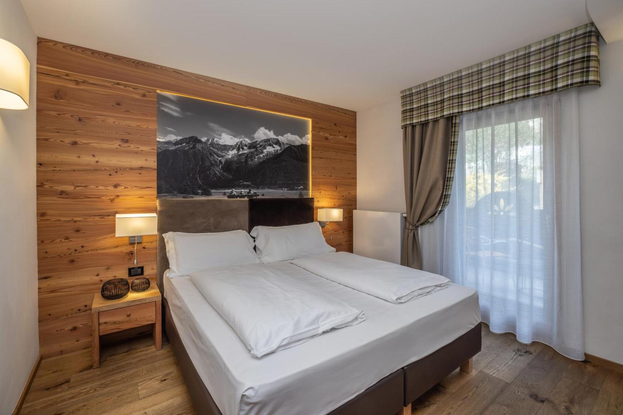 Hotel Ravelli Luxury Spa Mezzana  Ngoại thất bức ảnh
