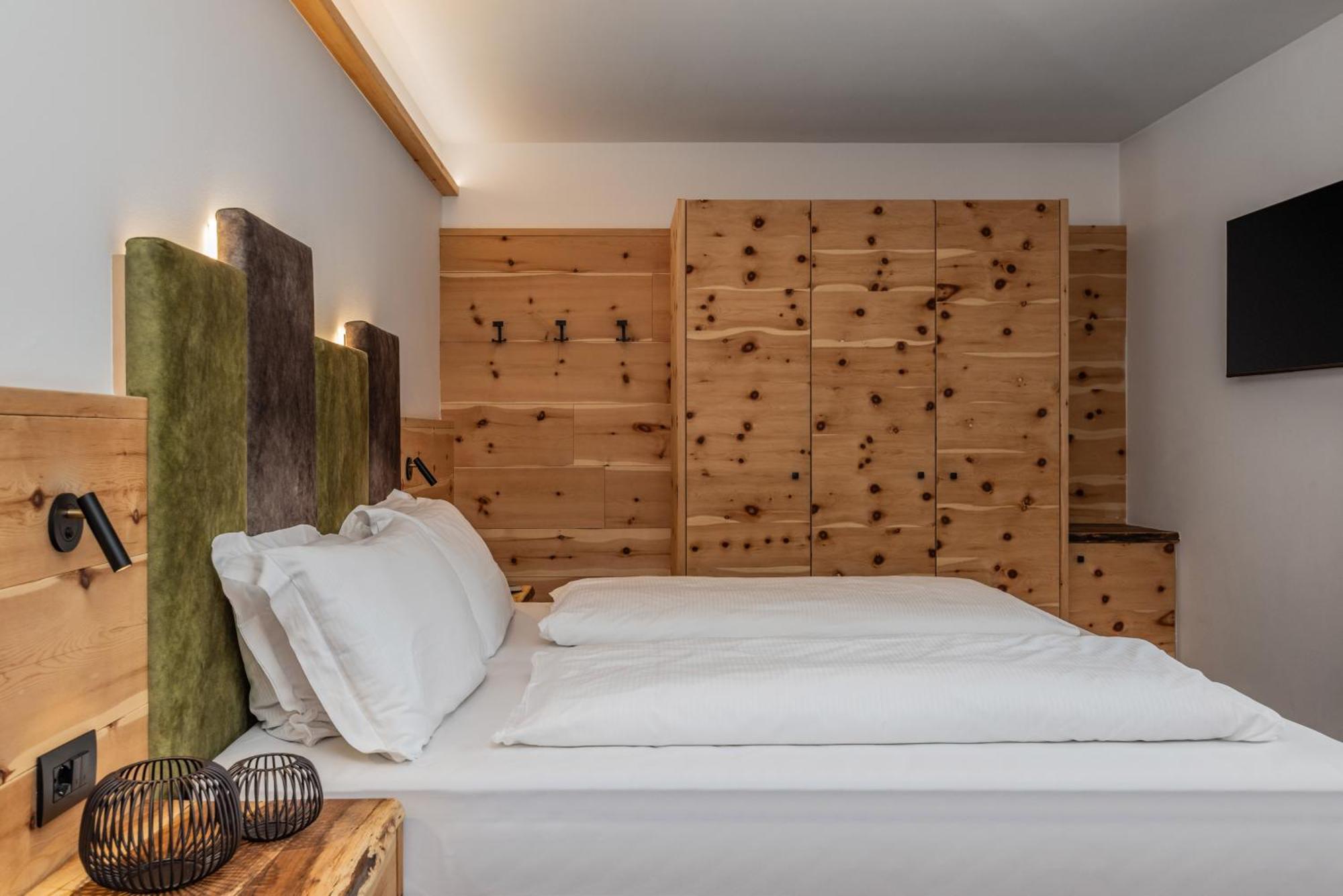 Hotel Ravelli Luxury Spa Mezzana  Ngoại thất bức ảnh