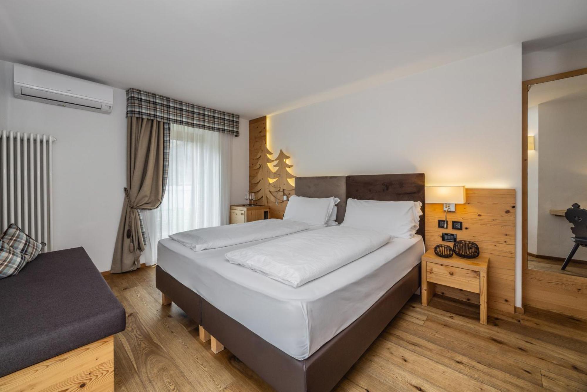 Hotel Ravelli Luxury Spa Mezzana  Ngoại thất bức ảnh