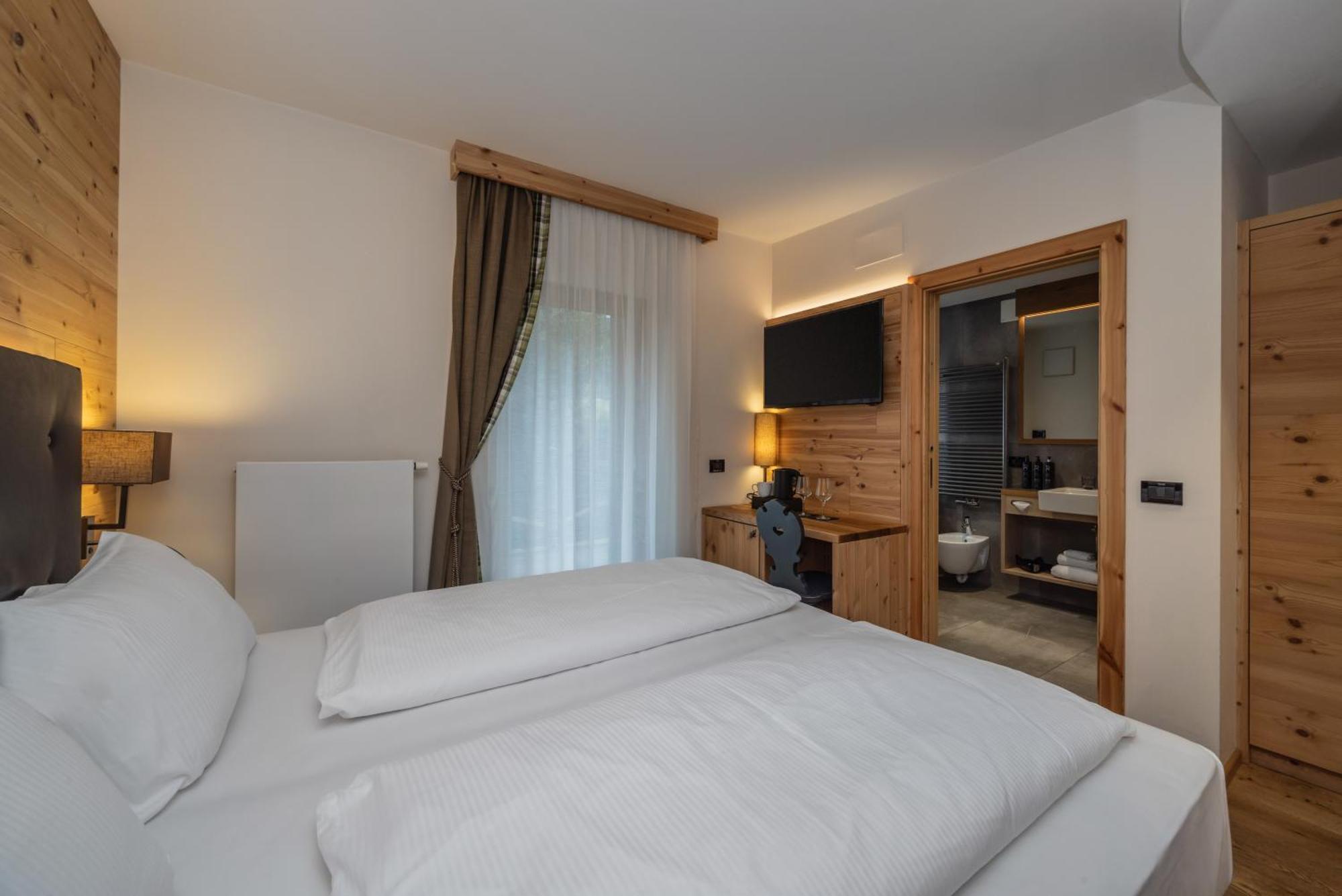 Hotel Ravelli Luxury Spa Mezzana  Ngoại thất bức ảnh