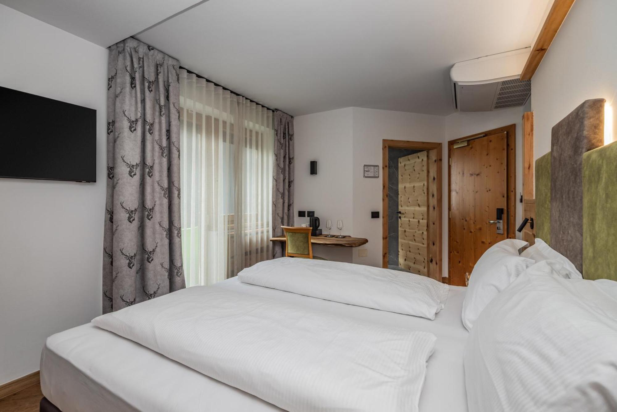 Hotel Ravelli Luxury Spa Mezzana  Ngoại thất bức ảnh