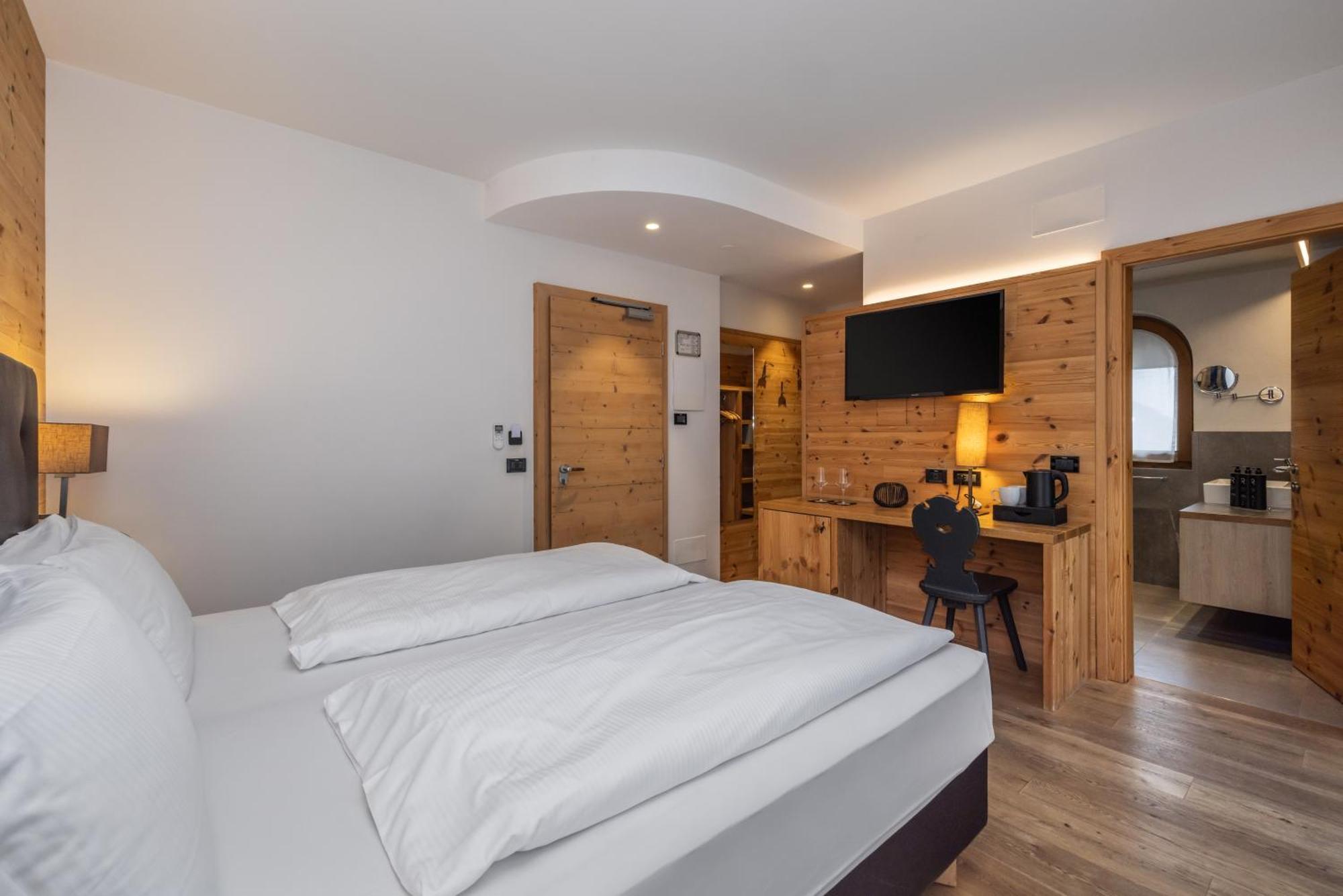 Hotel Ravelli Luxury Spa Mezzana  Ngoại thất bức ảnh