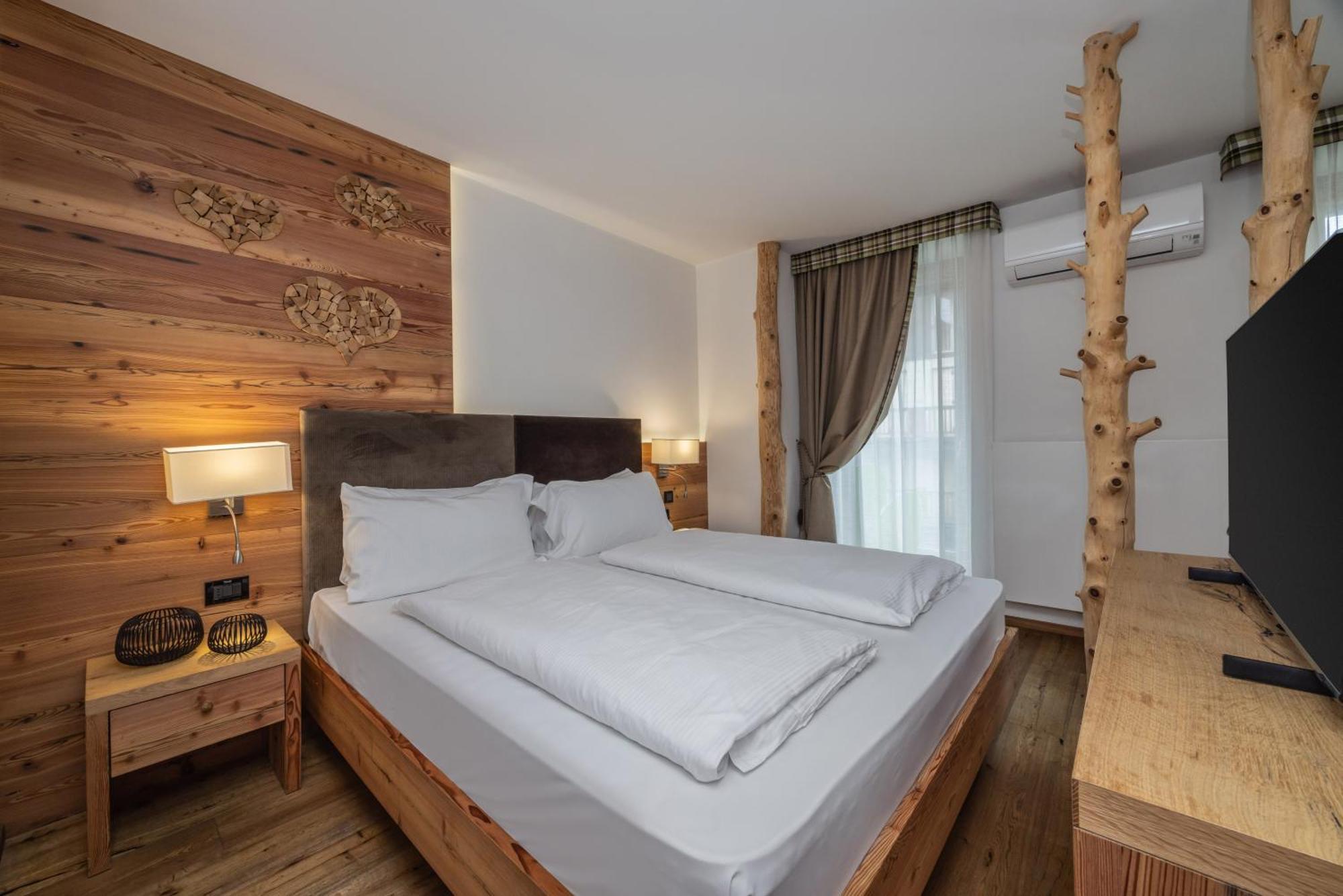 Hotel Ravelli Luxury Spa Mezzana  Ngoại thất bức ảnh
