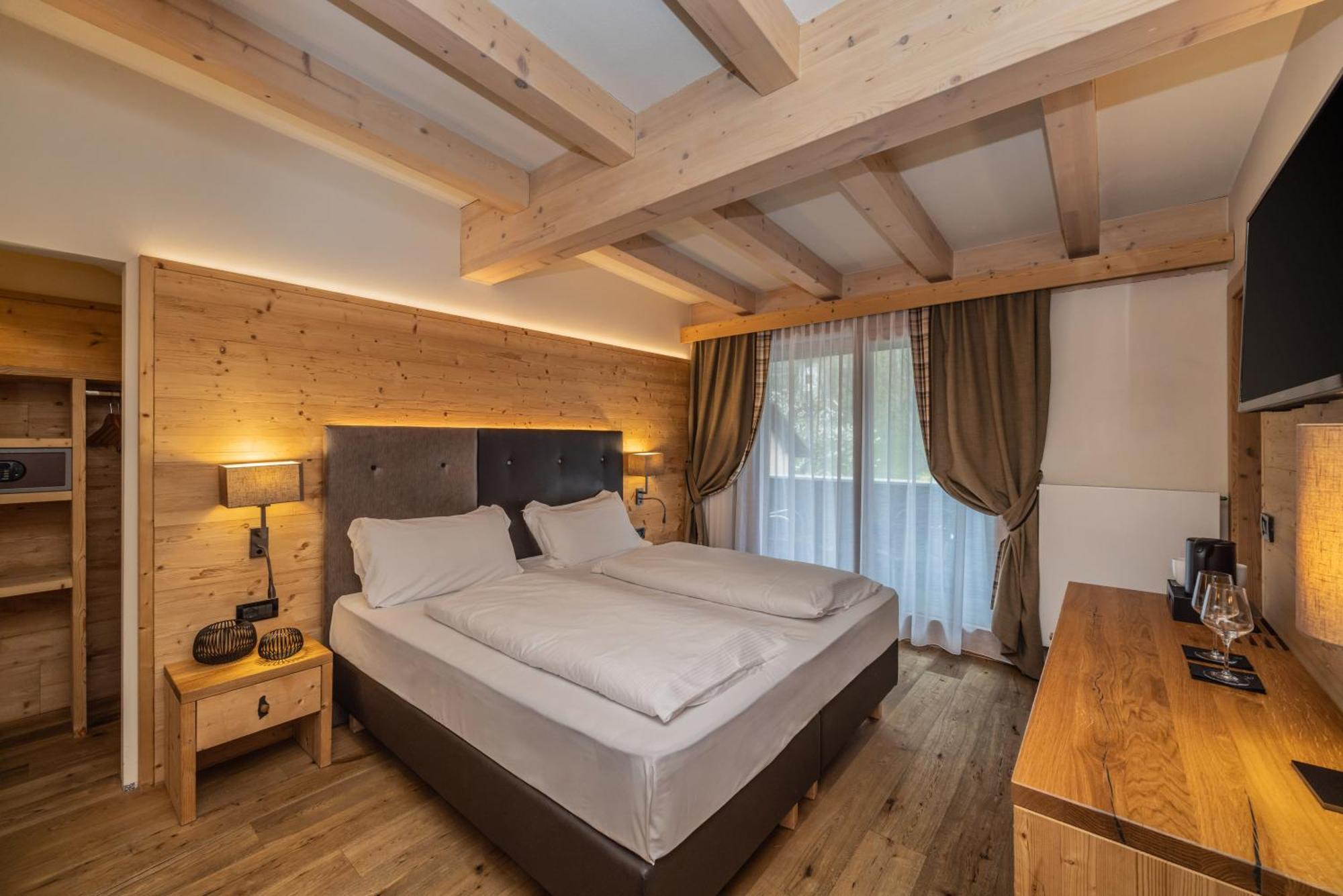 Hotel Ravelli Luxury Spa Mezzana  Ngoại thất bức ảnh