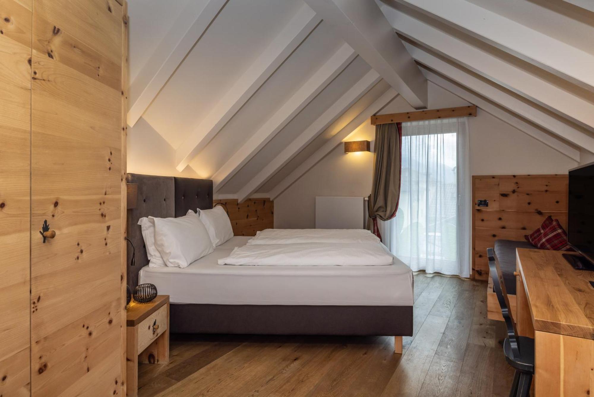 Hotel Ravelli Luxury Spa Mezzana  Ngoại thất bức ảnh