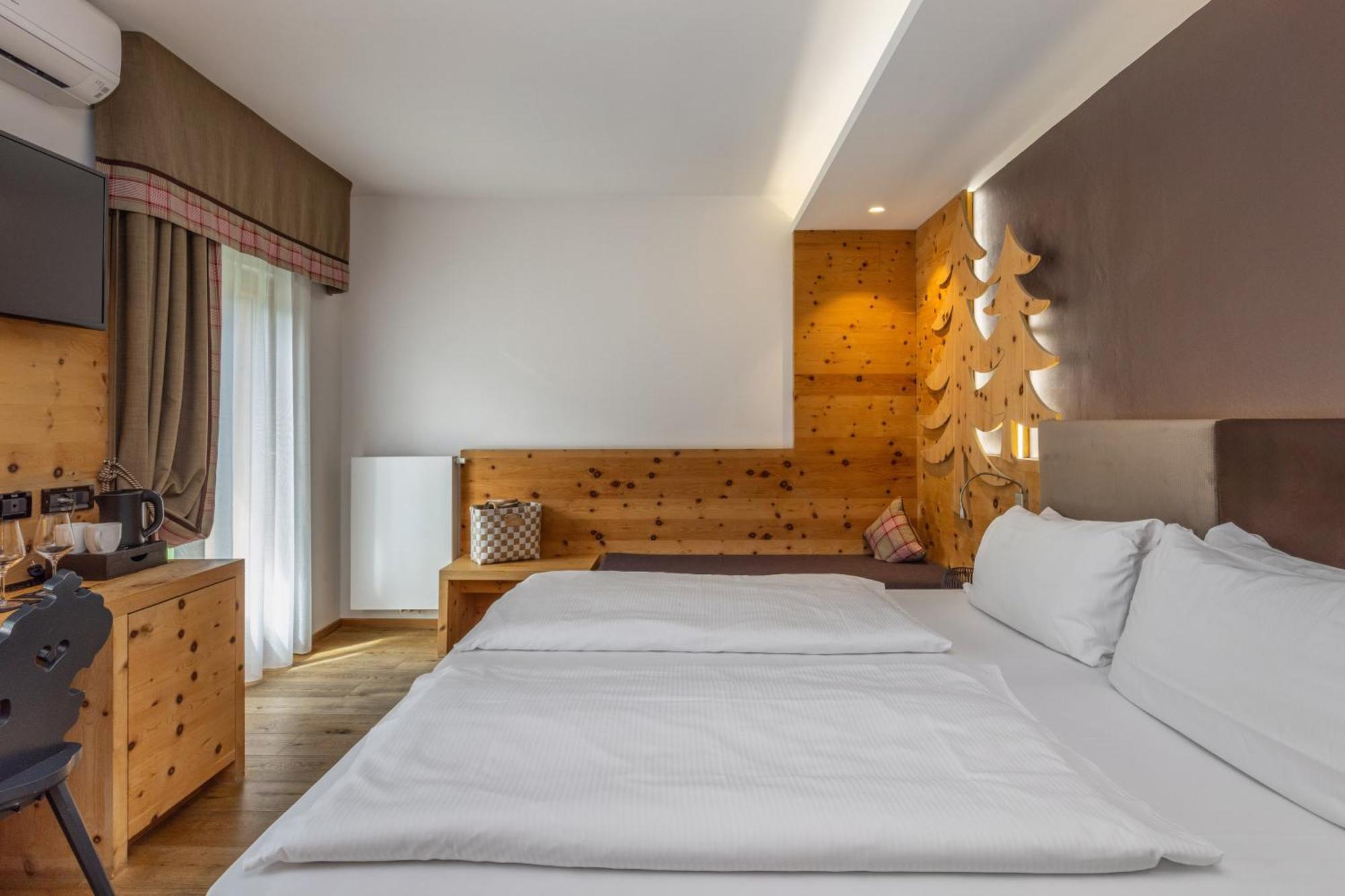 Hotel Ravelli Luxury Spa Mezzana  Ngoại thất bức ảnh